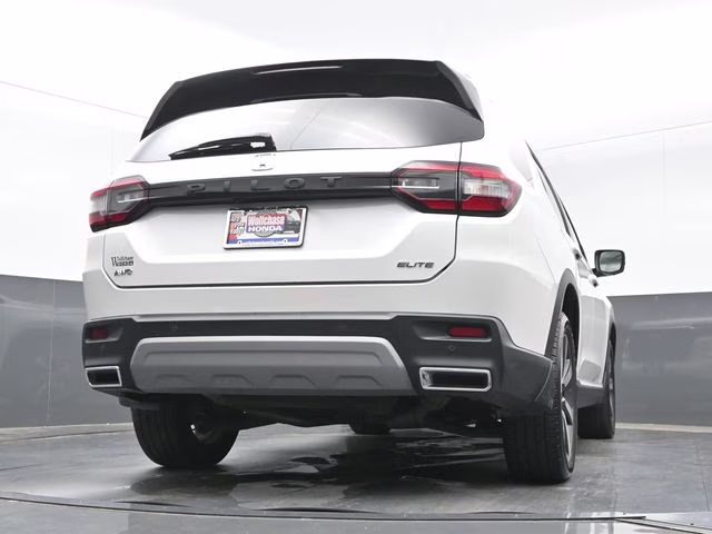 2023 Platinum White Pearl Honda Pilot Elite AWD SUV