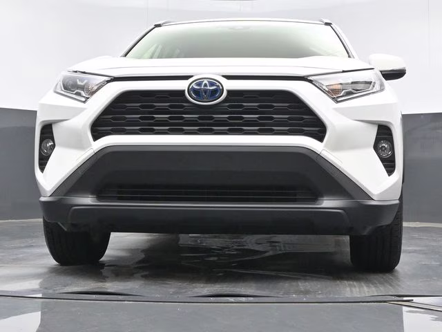 2021 Blizzard Pearl/Midnight Black Metallic Toyota RAV4 Hybrid XLE AWD SUV