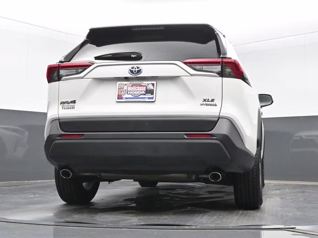 2021 Blizzard Pearl/Midnight Black Metallic Toyota RAV4 Hybrid XLE AWD SUV