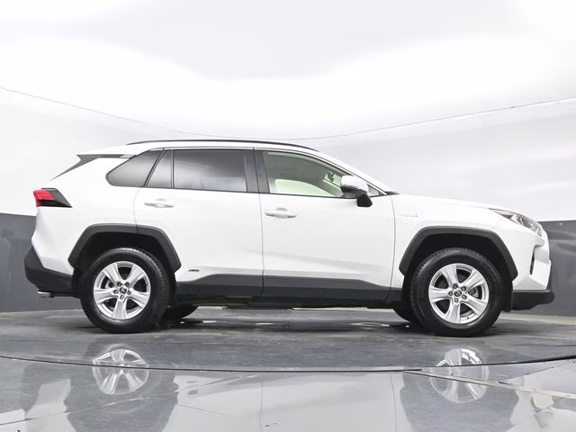2021 Blizzard Pearl/Midnight Black Metallic Toyota RAV4 Hybrid XLE AWD SUV