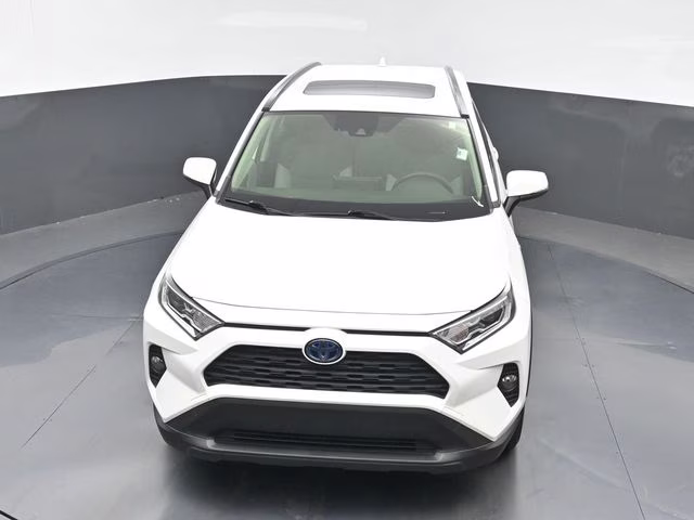 2021 Blizzard Pearl/Midnight Black Metallic Toyota RAV4 Hybrid XLE AWD SUV