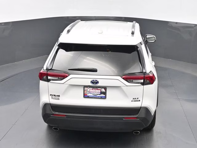 2021 Blizzard Pearl/Midnight Black Metallic Toyota RAV4 Hybrid XLE AWD SUV