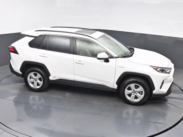 2021 Blizzard Pearl/Midnight Black Metallic Toyota RAV4 Hybrid XLE AWD SUV