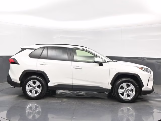2021 Blizzard Pearl/Midnight Black Metallic Toyota RAV4 Hybrid XLE AWD SUV