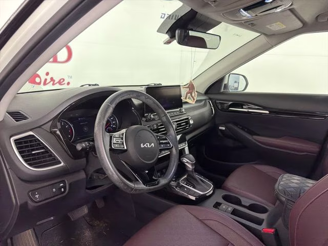 2023 Snow White Pearl Kia Seltos SX AWD SUV