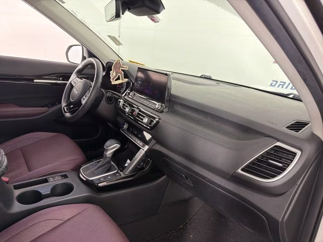 2023 Snow White Pearl Kia Seltos SX AWD SUV