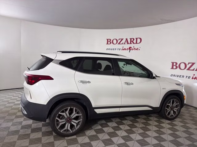 2023 Snow White Pearl Kia Seltos SX AWD SUV