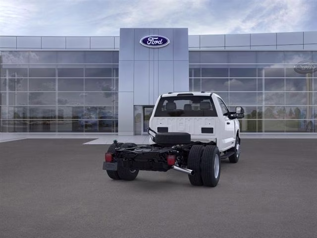 2026 Oxford White Ford Super Duty F-350 DRW XL 4X4 Chassis