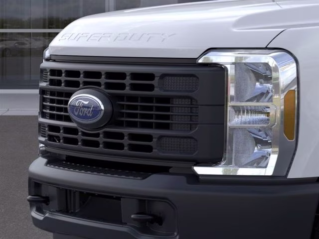 2026 Oxford White Ford Super Duty F-350 DRW XL 4X4 Chassis