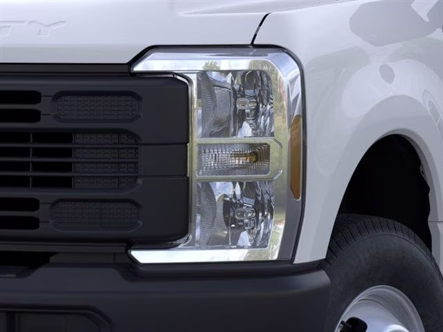 2026 Oxford White Ford Super Duty F-350 DRW XL 4X4 Chassis