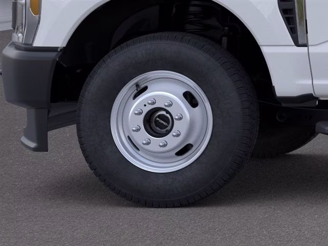 2026 Oxford White Ford Super Duty F-350 DRW XL 4X4 Chassis