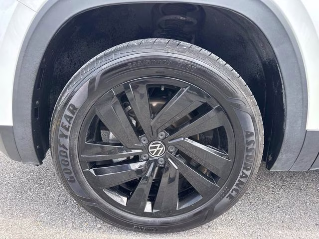 2021 White Volkswagen Atlas Cross Sport 2.0T SE w/Technology FWD SUV