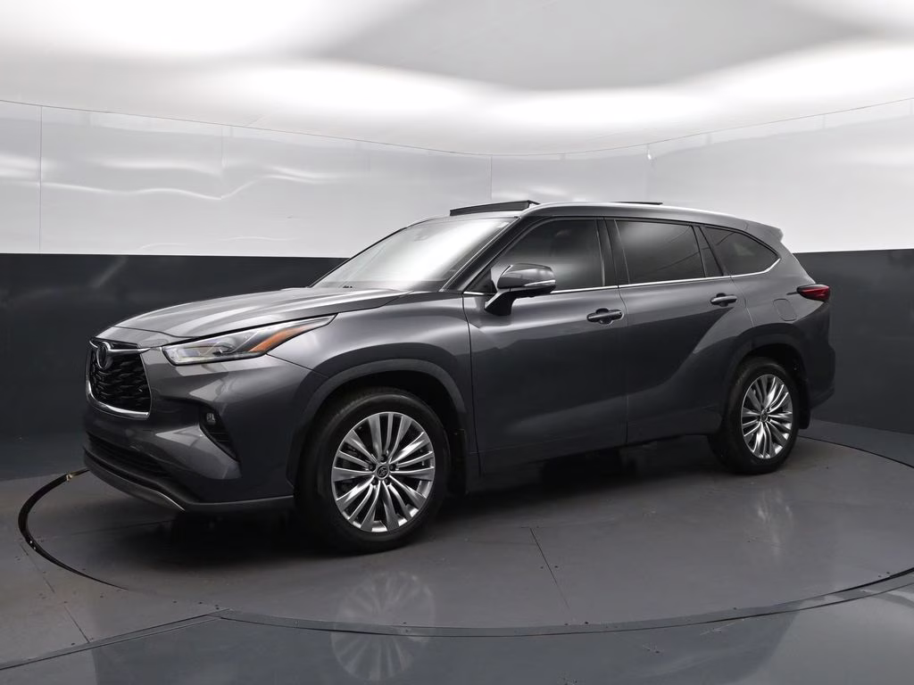 2023 Magnetic Gray Metallic Toyota Highlander Platinum FWD SUV
