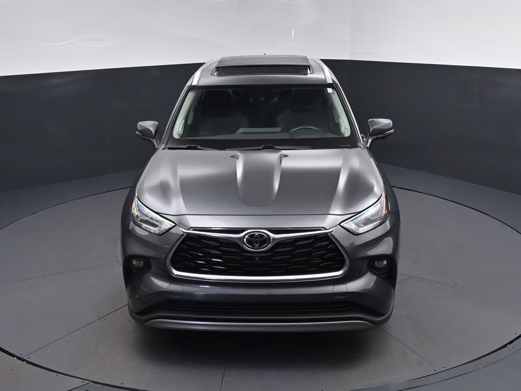 2023 Magnetic Gray Metallic Toyota Highlander Platinum FWD SUV