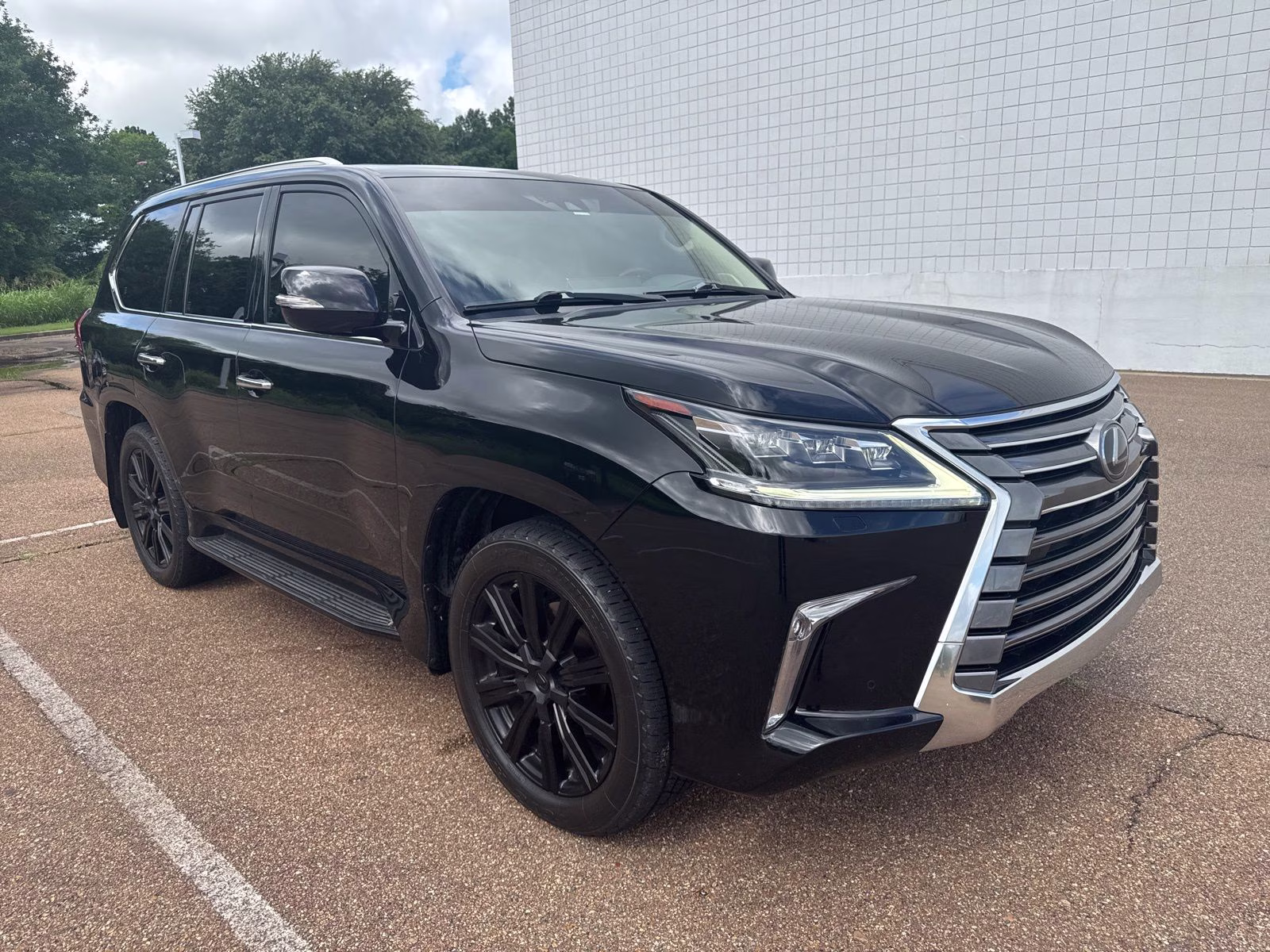 2017 Lexus LX 600 570's photo