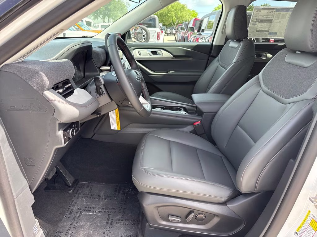 2026 Star White Metallic TC Ford Explorer Active RWD SUV