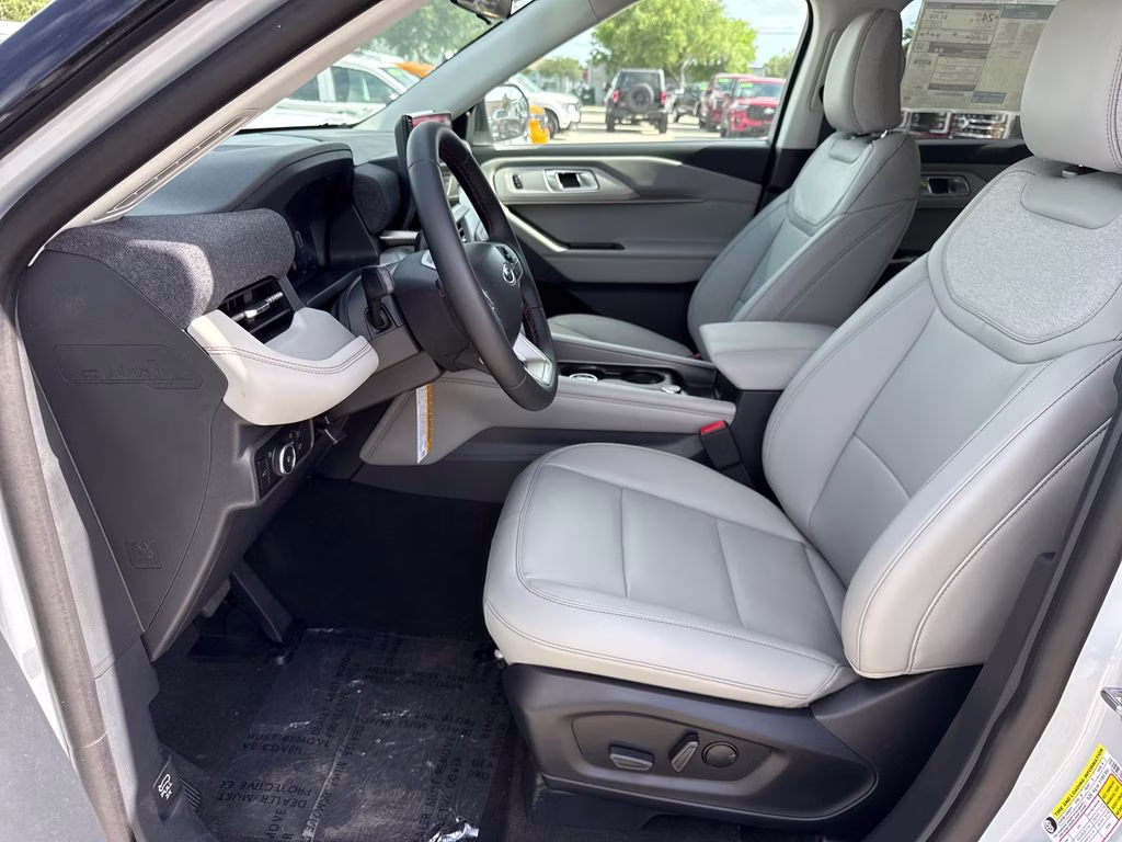 2026 Space White Metallic Ford Explorer Active RWD SUV