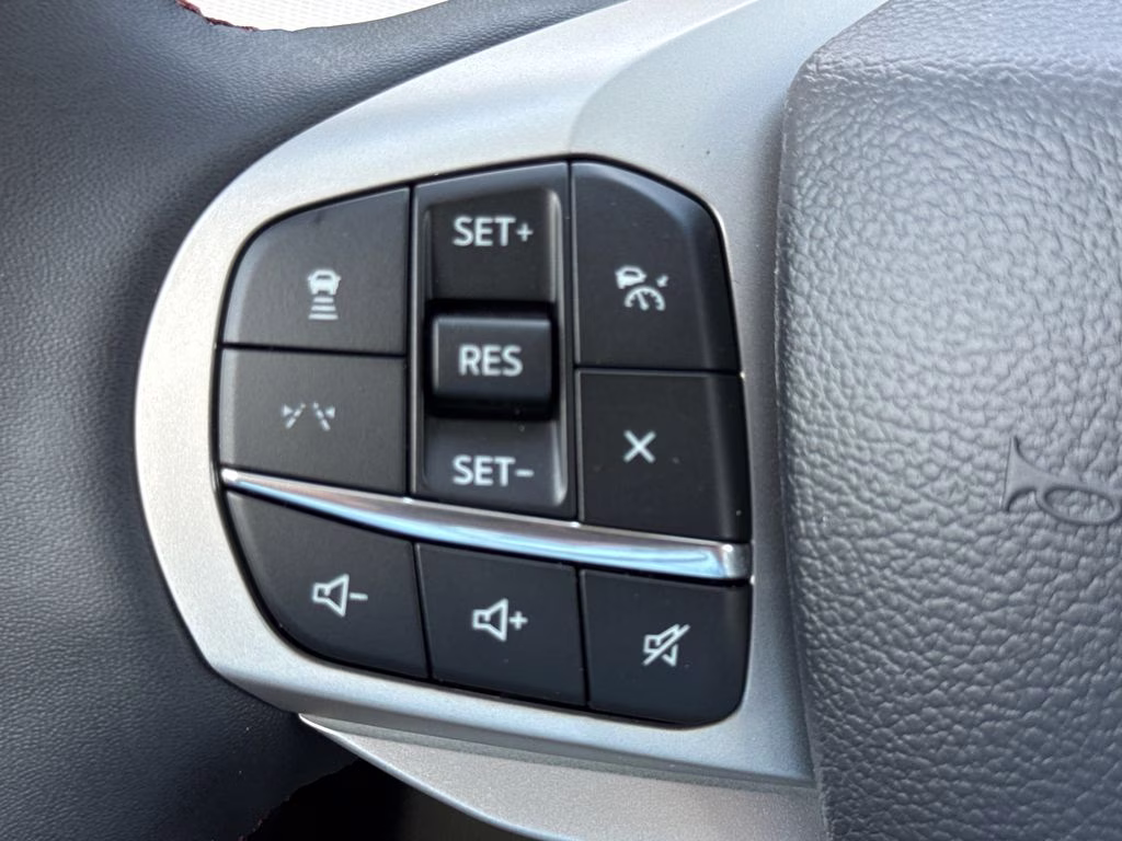2026 Space White Metallic Ford Explorer Active RWD SUV