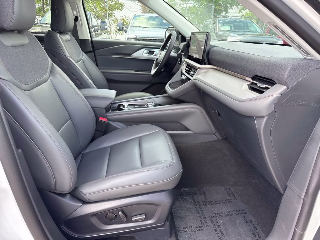 2026 Star White Metallic TC Ford Explorer Active RWD SUV
