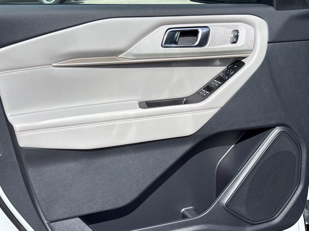 2026 Space White Metallic Ford Explorer Active RWD SUV