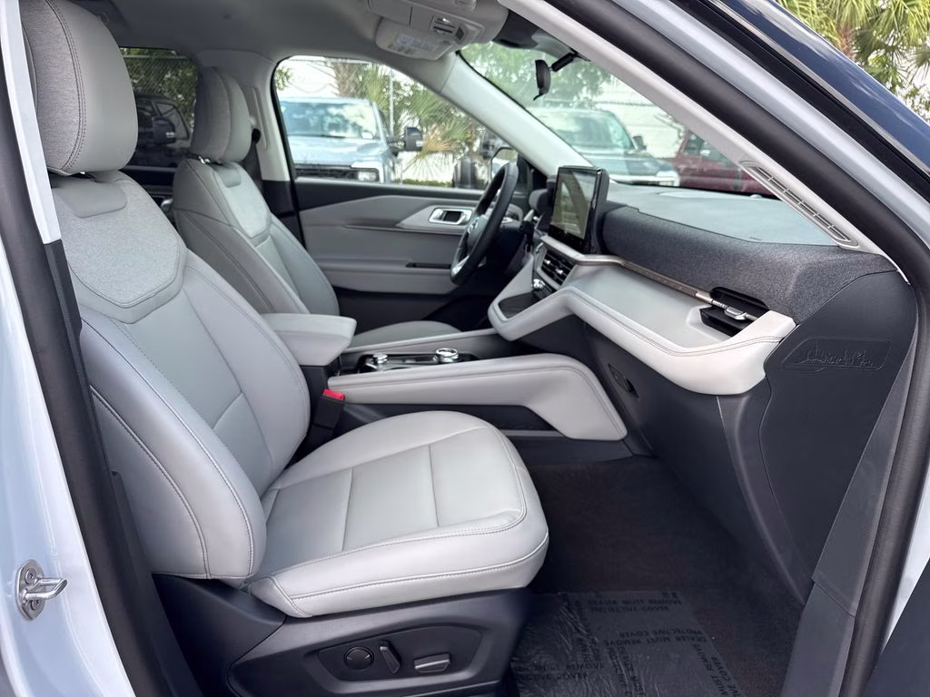 2026 Space White Metallic Ford Explorer Active RWD SUV