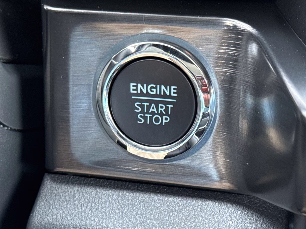 2026 Avalanche Ford Super Duty F-250 SRW Lariat 4X4 Truck