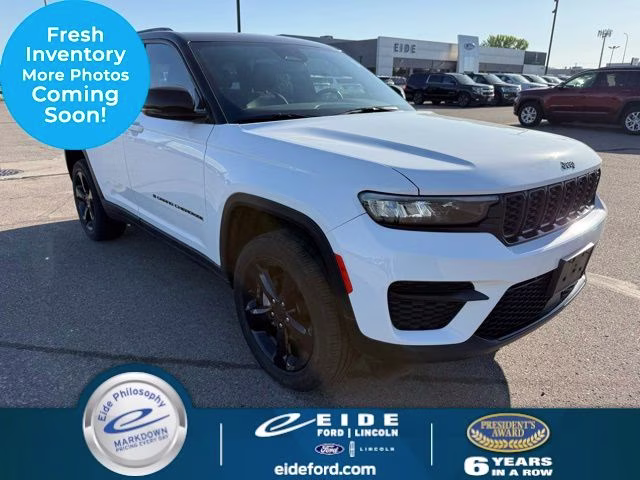 2023 Bright White Clearcoat Jeep Grand Cherokee Altitude X 4X4 SUV