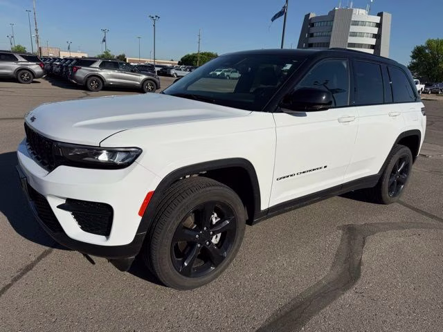 2023 Bright White Clearcoat Jeep Grand Cherokee Altitude X 4X4 SUV