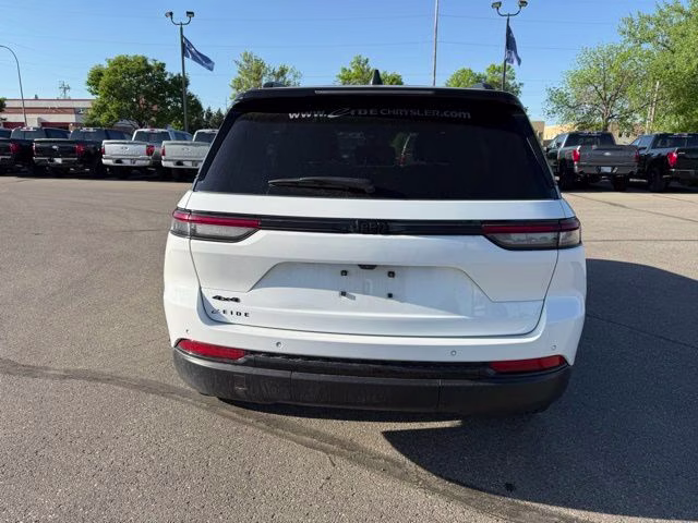 2023 Bright White Clearcoat Jeep Grand Cherokee Altitude X 4X4 SUV