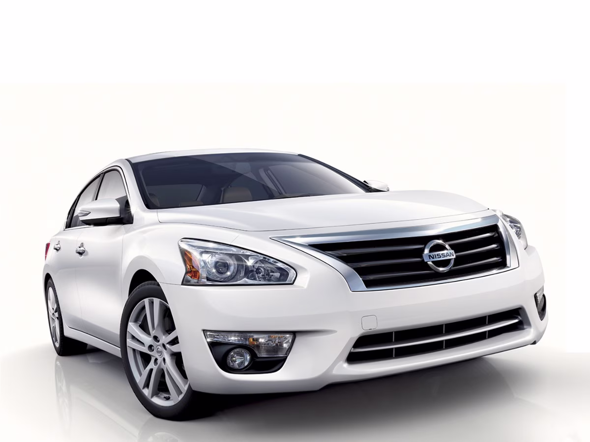 2014 Super Black Clearcoat Nissan Altima 2.5 S FWD Sedan
