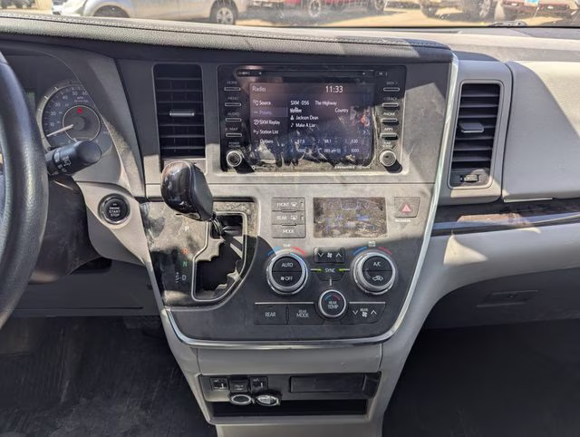 2019 White Toyota Sienna L FWD Van
