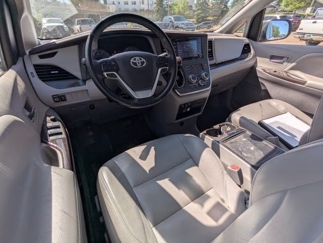 2019 White Toyota Sienna L FWD Van