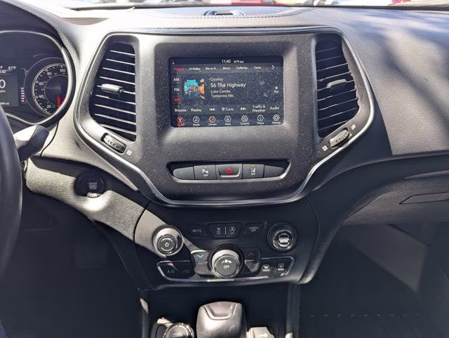 2021 Granite Crystal Metallic Clearcoat Jeep Cherokee Latitude Lux 4X4 SUV
