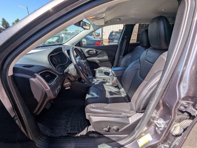 2021 Granite Crystal Metallic Clearcoat Jeep Cherokee Latitude Lux 4X4 SUV