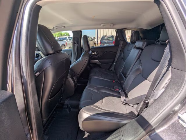 2021 Granite Crystal Metallic Clearcoat Jeep Cherokee Latitude Lux 4X4 SUV