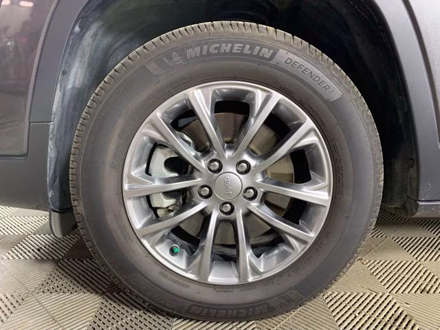 2021 Granite Crystal Metallic Clearcoat Jeep Cherokee Latitude Lux 4X4 SUV