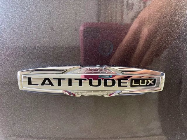 2021 Granite Crystal Metallic Clearcoat Jeep Cherokee Latitude Lux 4X4 SUV