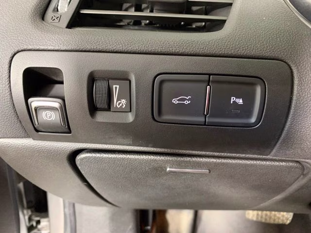 2015 Silver Ice Metallic Chevrolet Impala LT FWD Sedan