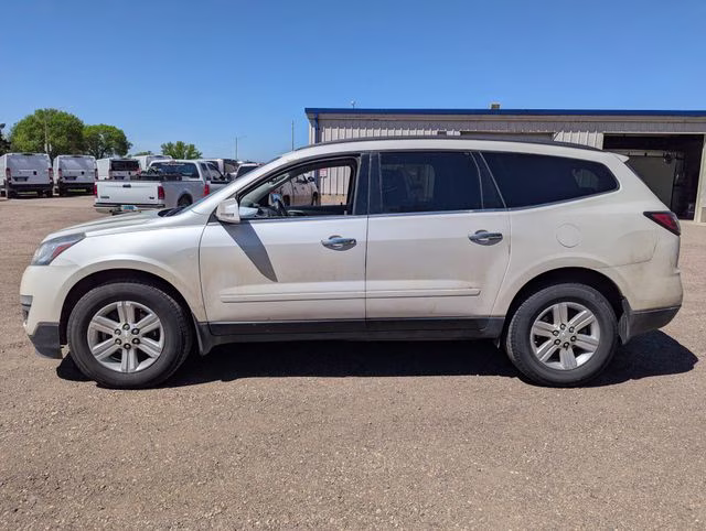 2014 White Diamond Clearcoat Chevrolet Traverse LT AWD SUV