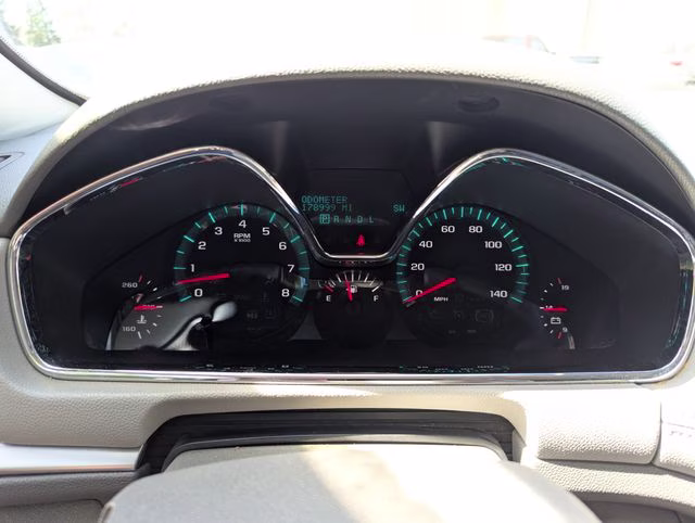 2014 White Diamond Clearcoat Chevrolet Traverse LT AWD SUV