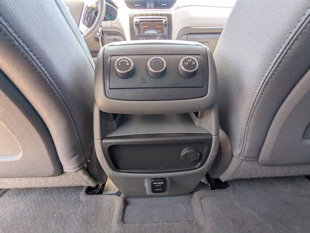 2014 White Diamond Clearcoat Chevrolet Traverse LT AWD SUV