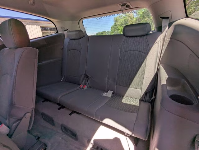 2014 White Diamond Clearcoat Chevrolet Traverse LT AWD SUV
