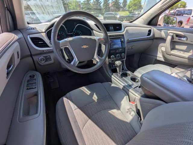 2014 White Diamond Clearcoat Chevrolet Traverse LT AWD SUV