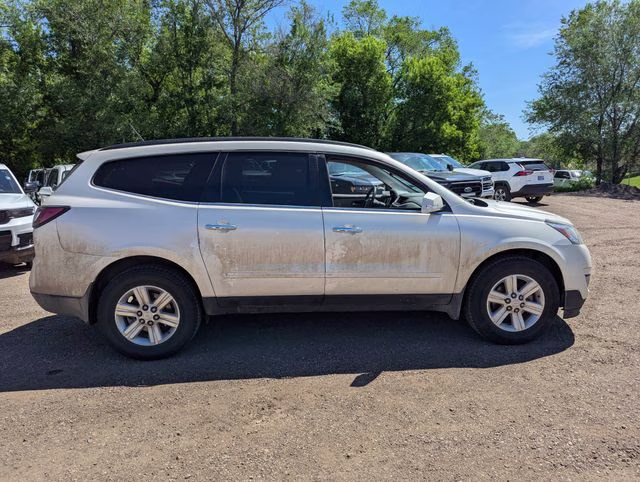 2014 White Diamond Clearcoat Chevrolet Traverse LT AWD SUV