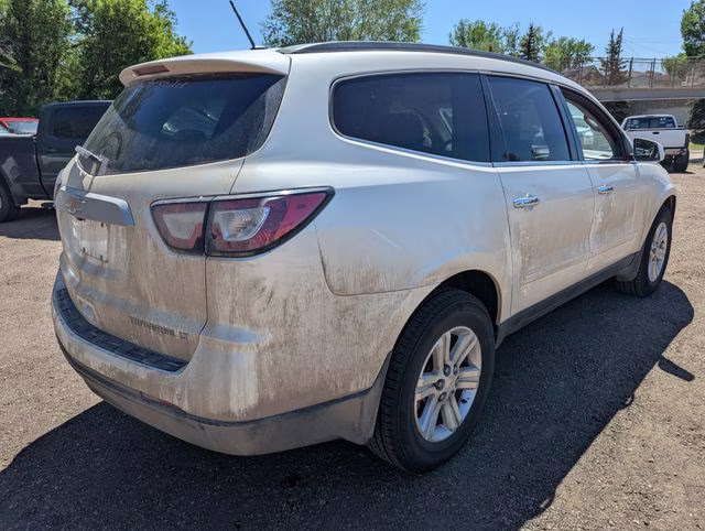 2014 White Diamond Clearcoat Chevrolet Traverse LT AWD SUV