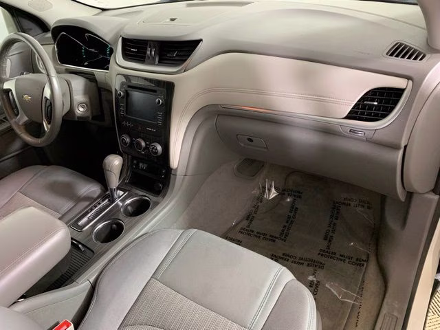 2014 White Diamond Tricoat Chevrolet Traverse LT AWD SUV