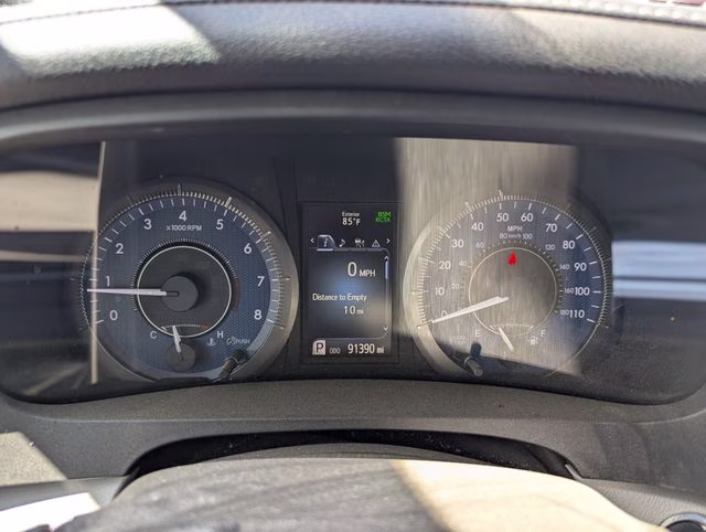 2019 White Toyota Sienna L FWD Van