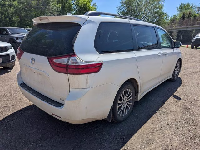 2019 Blizzard Pearl Toyota Sienna XLE FWD Van