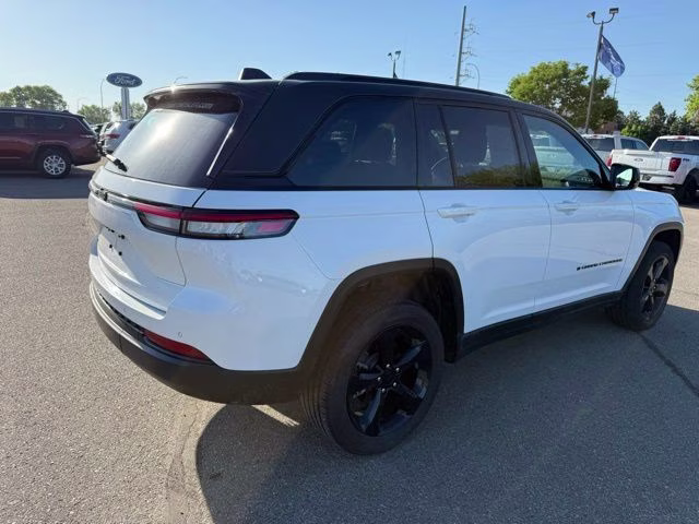 2023 Bright White Clearcoat Jeep Grand Cherokee Altitude X 4X4 SUV