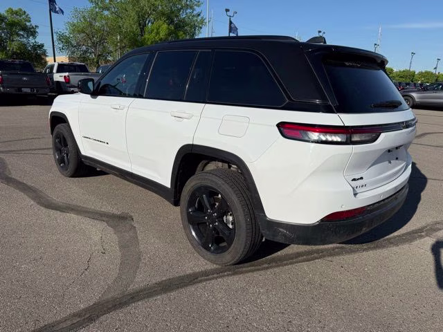 2023 Bright White Clearcoat Jeep Grand Cherokee Altitude X 4X4 SUV